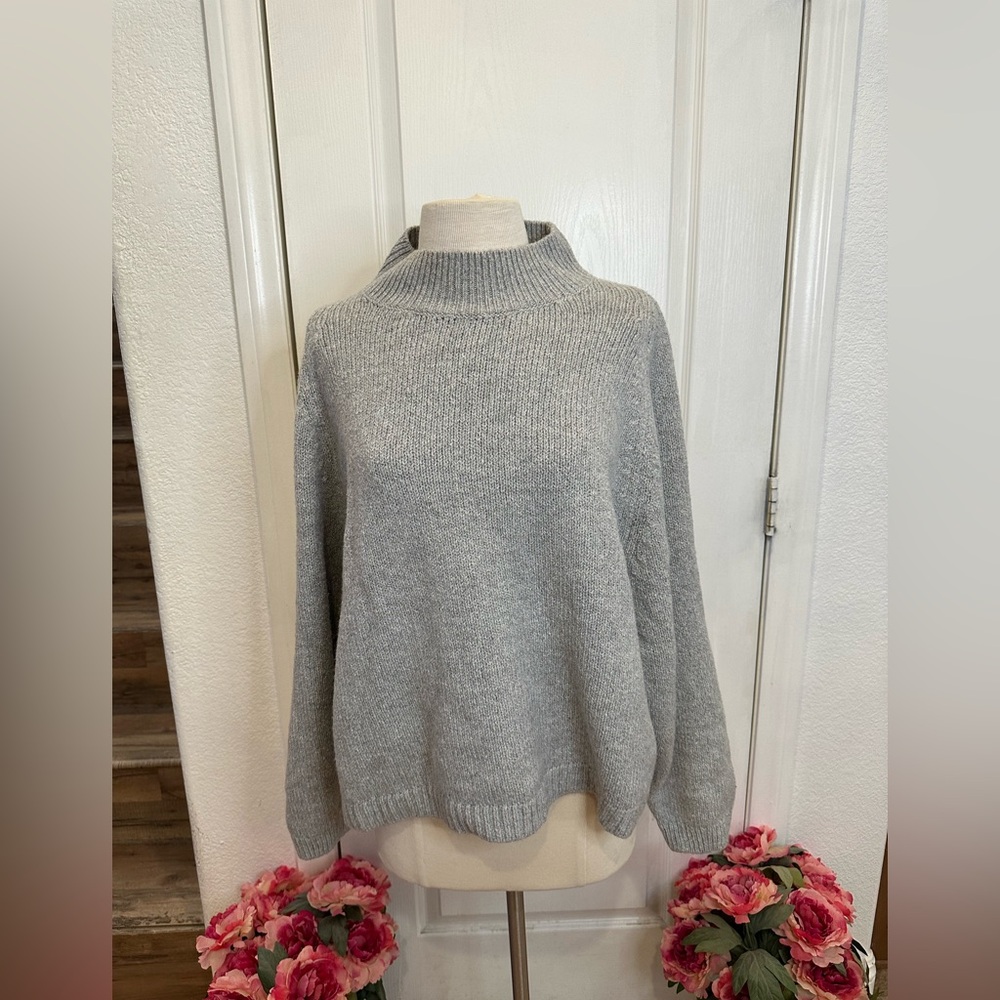Old Navy Gray Sweater